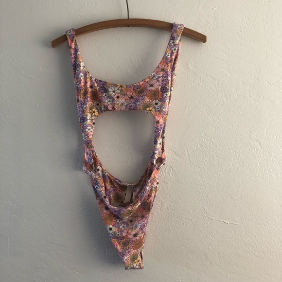 Chloe Rose Floral Sun Chaser One Piece Medium NEW - Picture 6 of 12